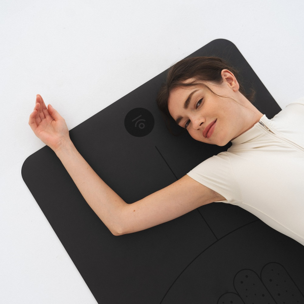 Jaką matę do jogi wybrać, żeby się nie ślizgać? TOP 3 antypoślizgowe maty do jogi