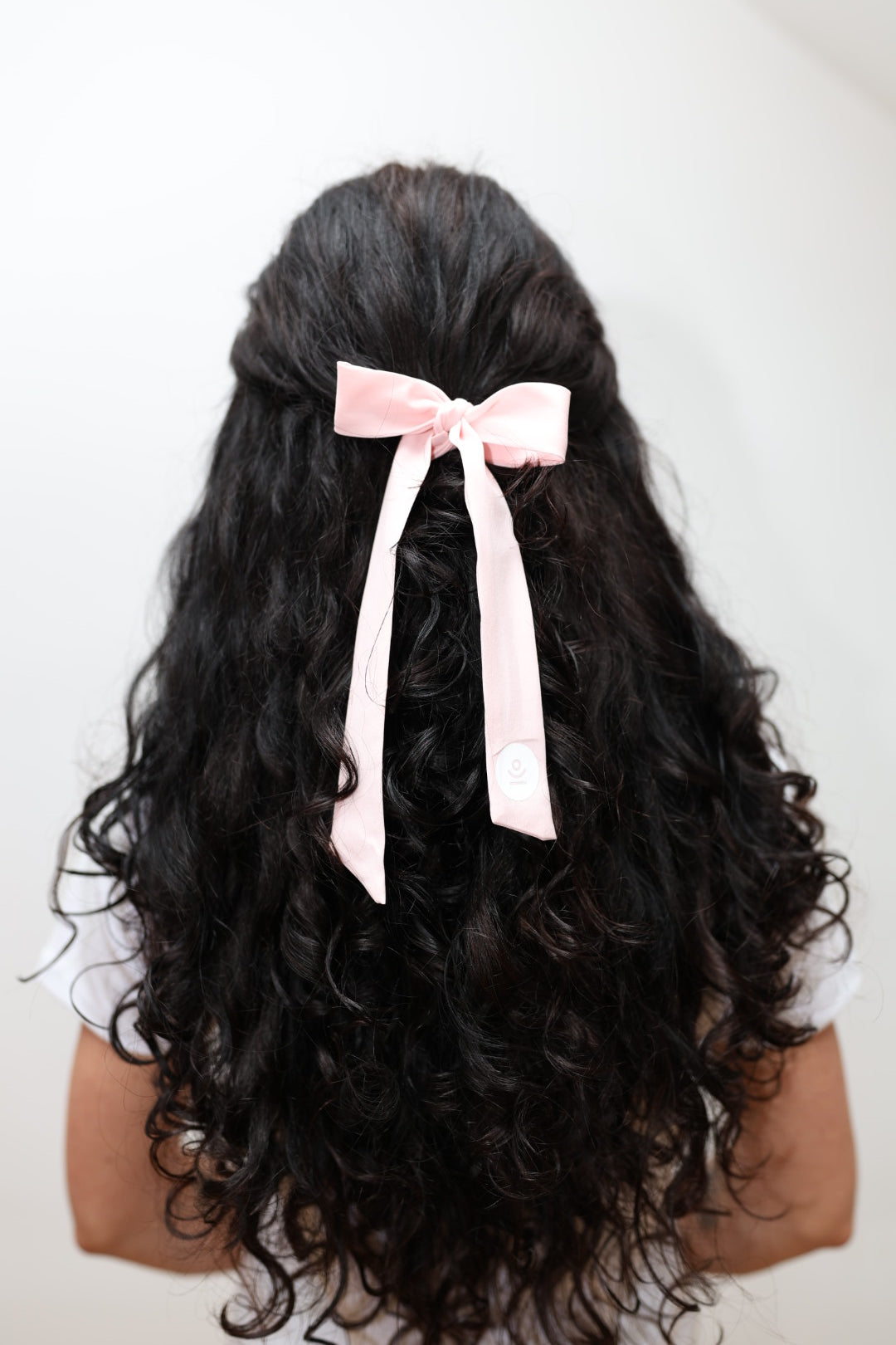 różowa gumka do włosów scrunchie z kokardą